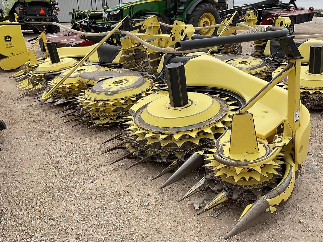 Image of John Deere 770 Primary image