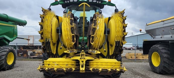 2020 John Deere 772 Equipment Image0