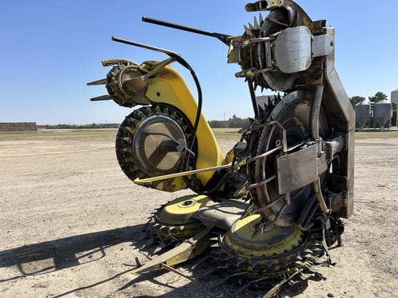 2020 John Deere 770 Equipment Image0