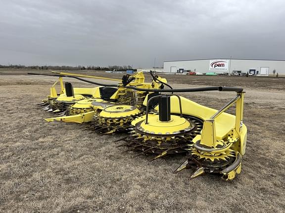 Image of John Deere 770 Primary image