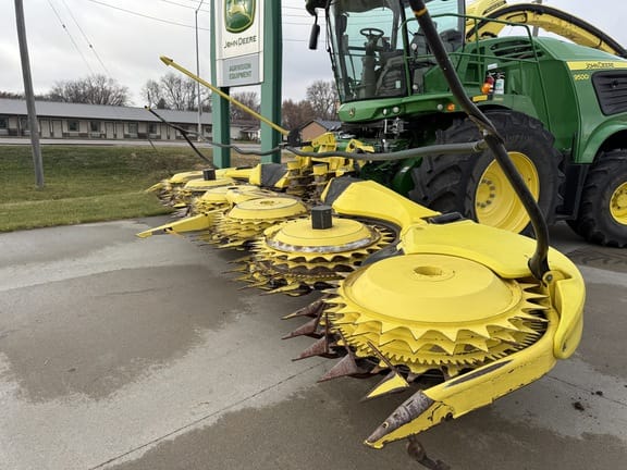 2020 John Deere 772 Equipment Image0