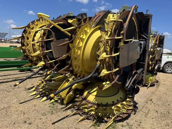 2020 John Deere 772 Equipment Image0