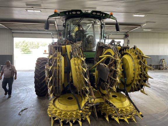 2020 John Deere 772 Equipment Image0