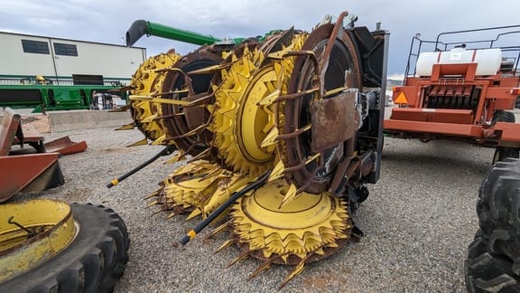 Main image John Deere 772