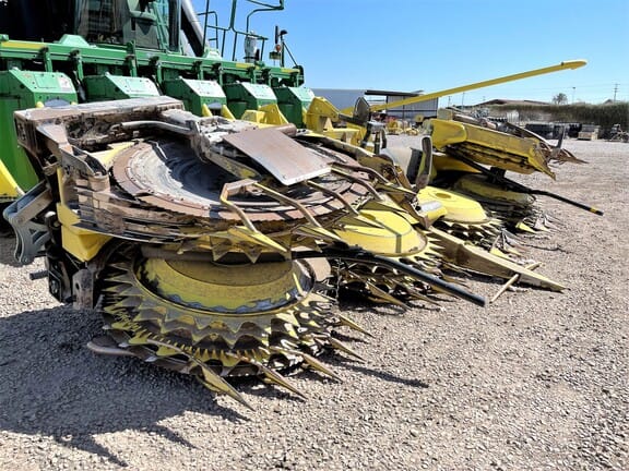 Main image John Deere 772