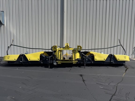 2020 John Deere 772 Equipment Image0