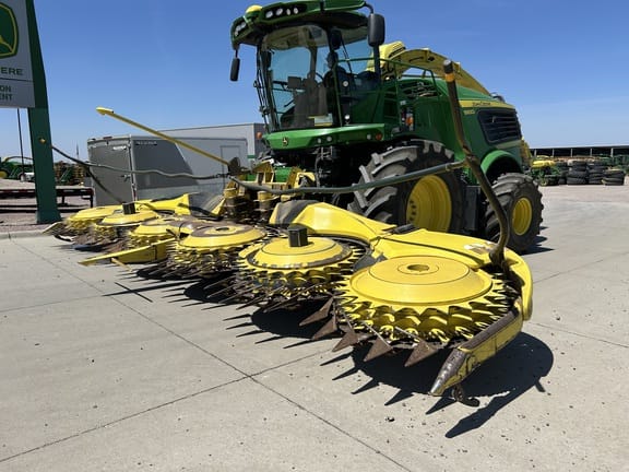 2020 John Deere 772 Equipment Image0