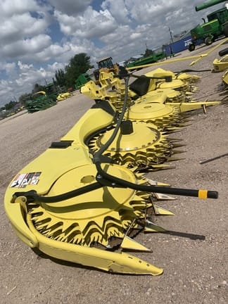 Main image John Deere 772