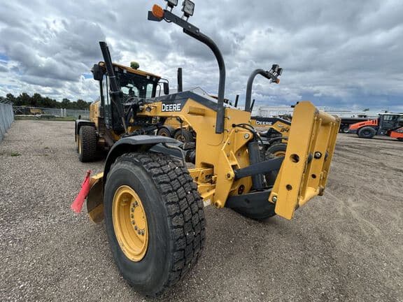 Image of John Deere 772G equipment image 2