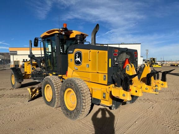 Image of John Deere 772G equipment image 1