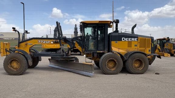 Image of John Deere 772G equipment image 4