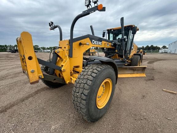 2020 John Deere 772G Equipment Image0