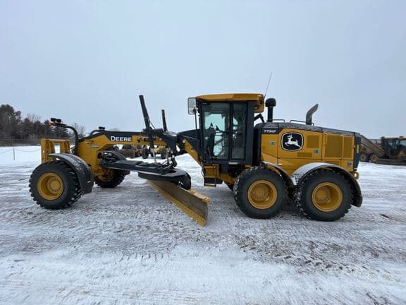 Image of John Deere 772GP equipment image 1