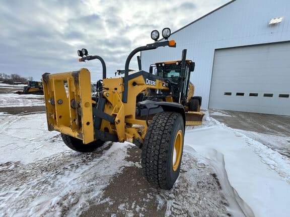 Image of John Deere 772G equipment image 1