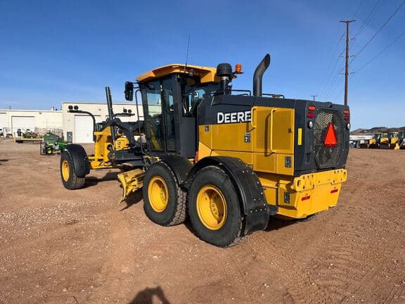 Image of John Deere 772G equipment image 2