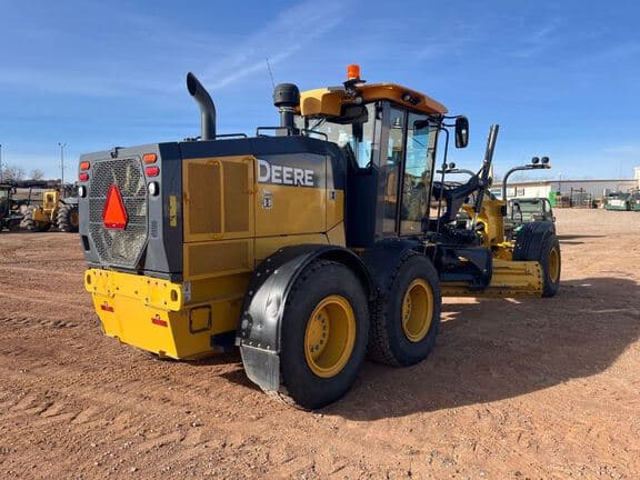 Image of John Deere 772G equipment image 4