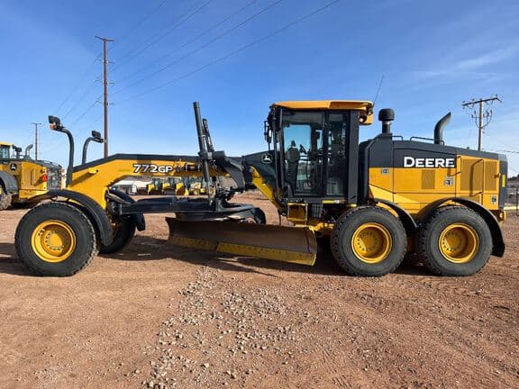 Image of John Deere 772G equipment image 1