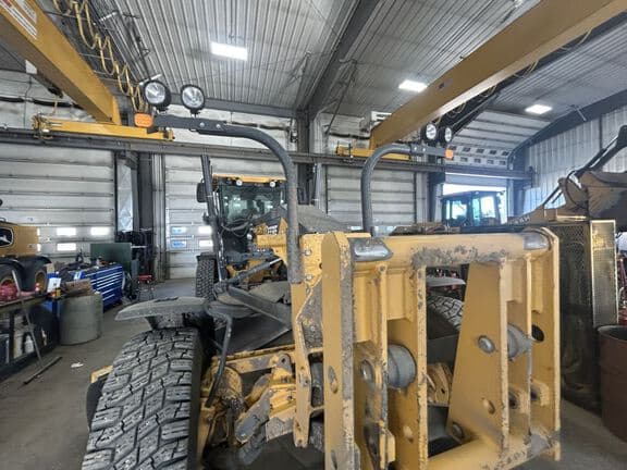 Image of John Deere 772G equipment image 2