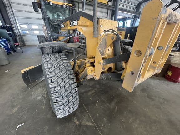 Image of John Deere 772G equipment image 3