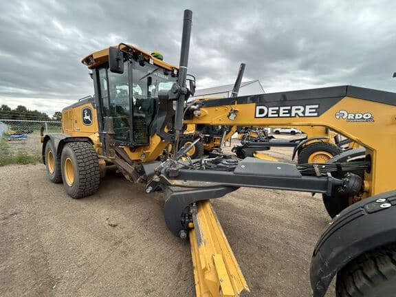 Image of John Deere 772G equipment image 4