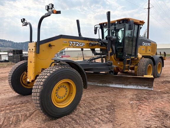 2020 John Deere 772G Equipment Image0
