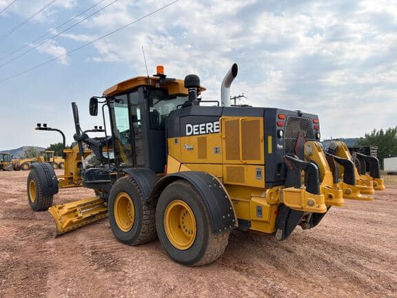 Image of John Deere 772G equipment image 2