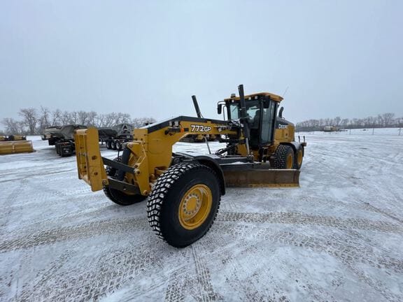 2020 John Deere 772GP Equipment Image0