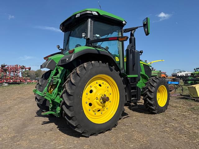 Image of John Deere 7R 210 equipment image 4
