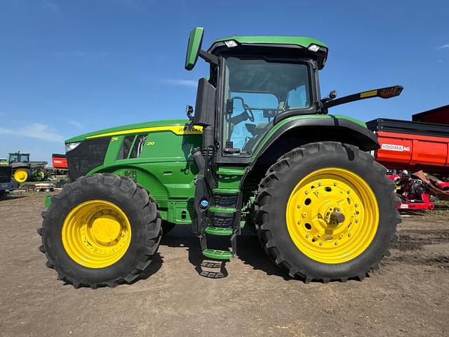 Image of John Deere 7R 210 equipment image 1