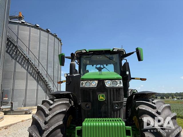 Image of John Deere 7R 210 equipment image 2