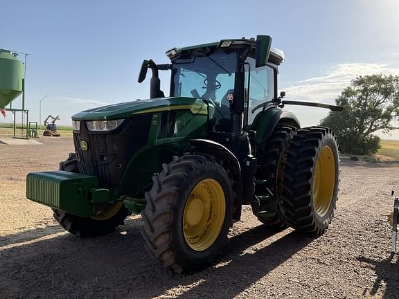 Image of John Deere 7R 210 equipment image 2