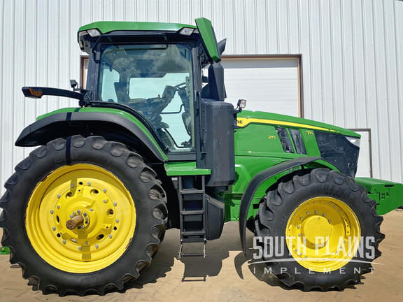 Image of John Deere 7R 210 equipment image 1