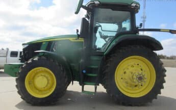 Image of John Deere 7R 210 equipment image 2