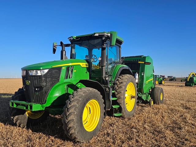 Image of John Deere 7R 210 equipment image 1