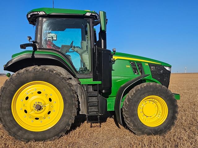 Image of John Deere 7R 210 equipment image 3