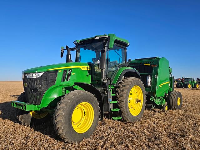 Image of John Deere 7R 210 equipment image 2