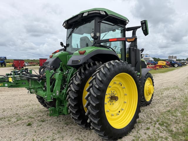 Image of John Deere 7R 210 equipment image 4
