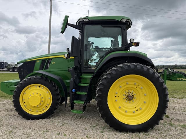 Image of John Deere 7R 210 equipment image 1