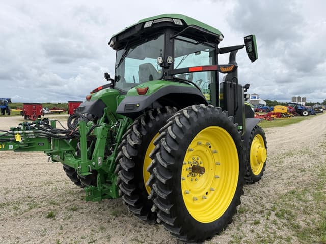 Image of John Deere 7R 210 equipment image 4