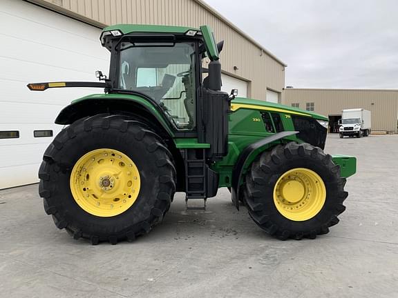 Image of John Deere 7R 230 equipment image 1