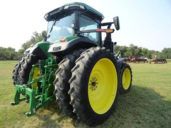 Image of John Deere 7R 230 equipment image 4