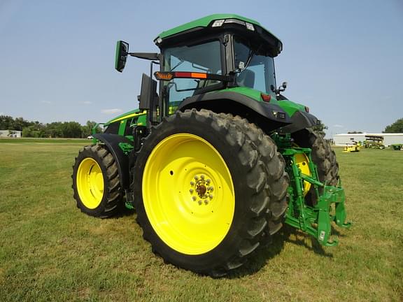 Image of John Deere 7R 230 equipment image 2