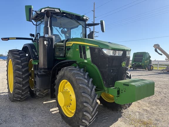 Image of John Deere 7R 330 equipment image 3