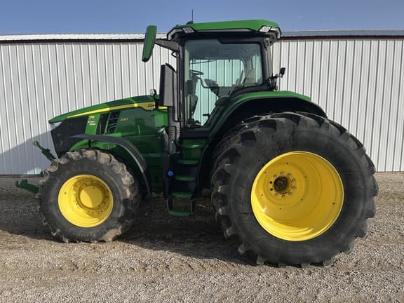 Image of John Deere 7R 330 equipment image 1