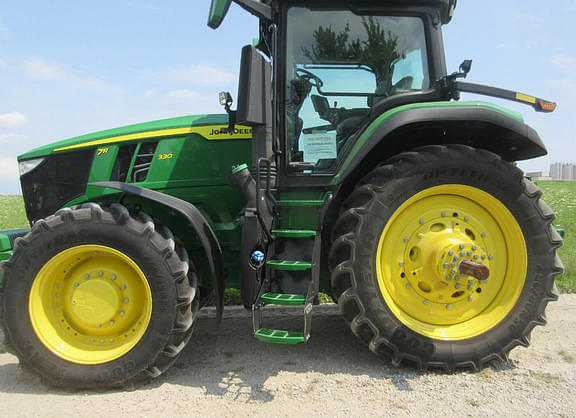 Image of John Deere 7R 330 equipment image 1