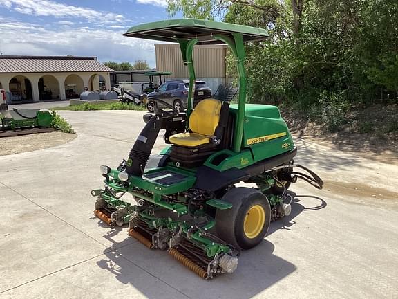 Image of John Deere 8000A equipment image 2