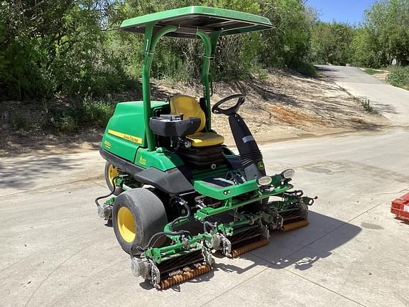 Image of John Deere 8000A equipment image 4