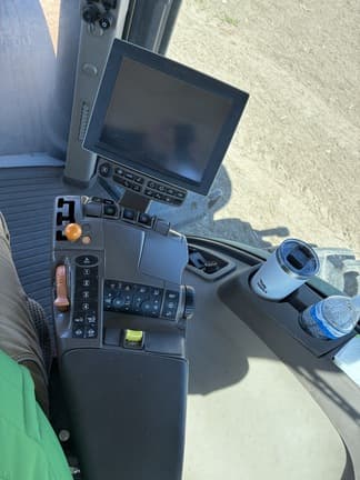 Image of John Deere 8245R equipment image 3