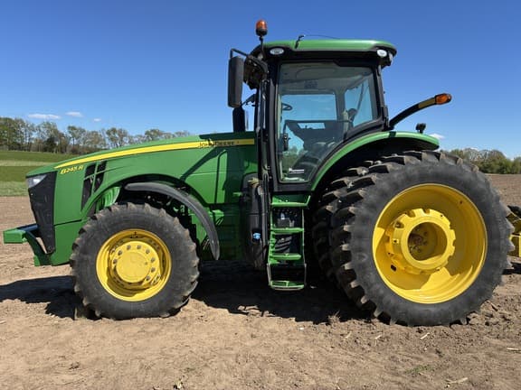 Image of John Deere 8245R equipment image 4