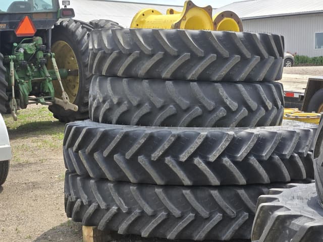 Image of John Deere 8245R equipment image 3